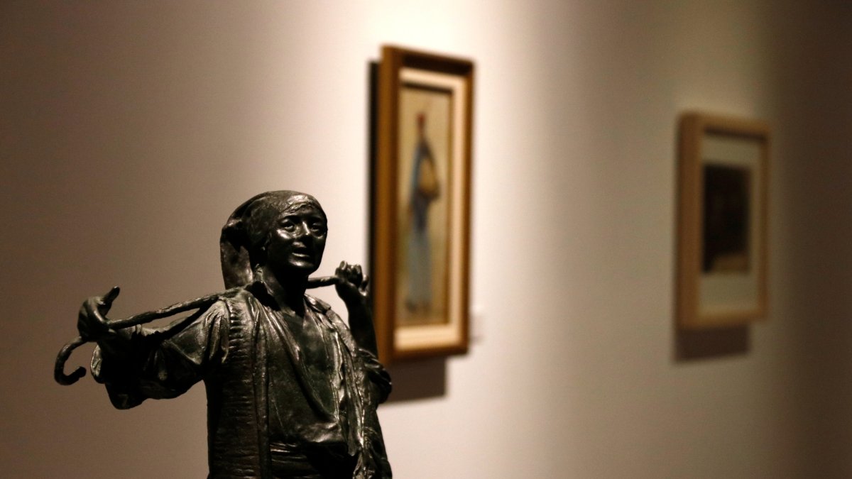 Escultura que representa el personaje de Manelic d'Àngel Guimerà, hecha por Josep Montserrat i Portella.
