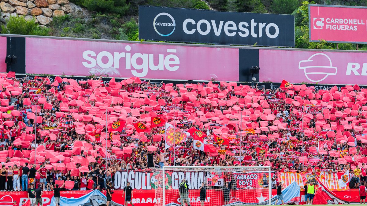 Imatge del Nou estadi amb l agrada de Gol Nord plena.