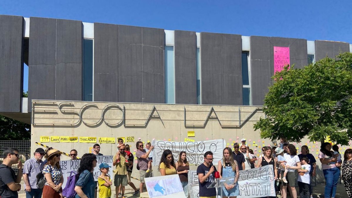 Manifiesto de las familias de la zona D de Reus que reclaman más plazas escolares públicas de I3.
