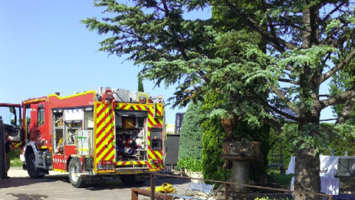 Una dotació de Bombers al lloc dels fets.