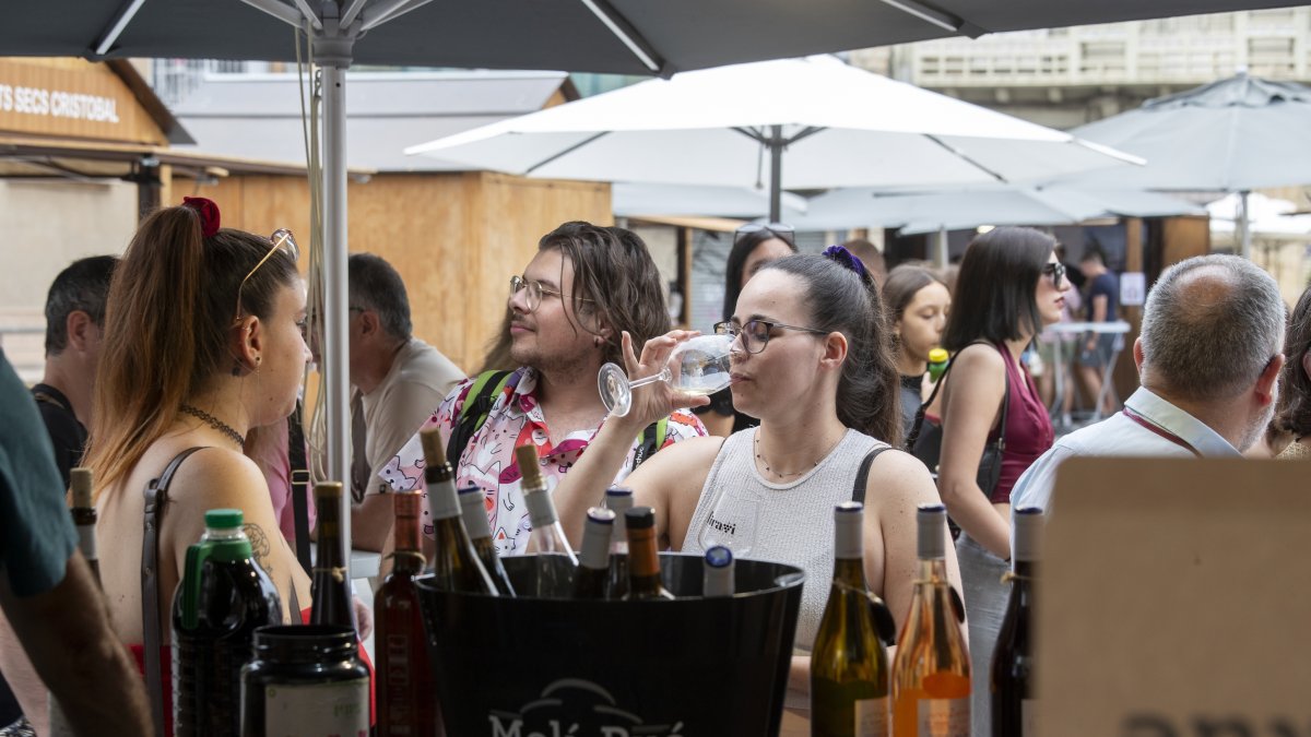 La plaza Corsini acogió una nueva edición de la Feria del Vino, una oportunidad para degustar y conocer los productos de la DO Tarragona.