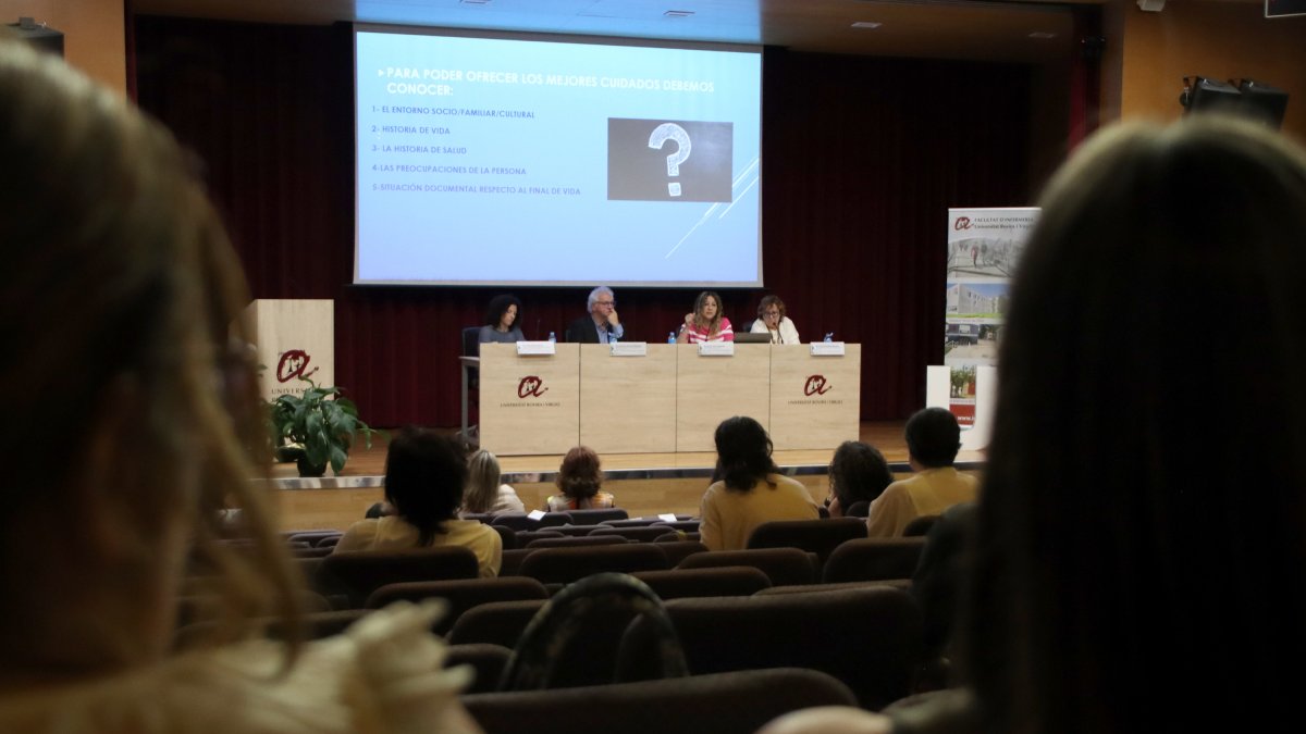 Imatge de la primera jornada sobre ètica i pràctica infermera organitzada per Codita a la URV.
