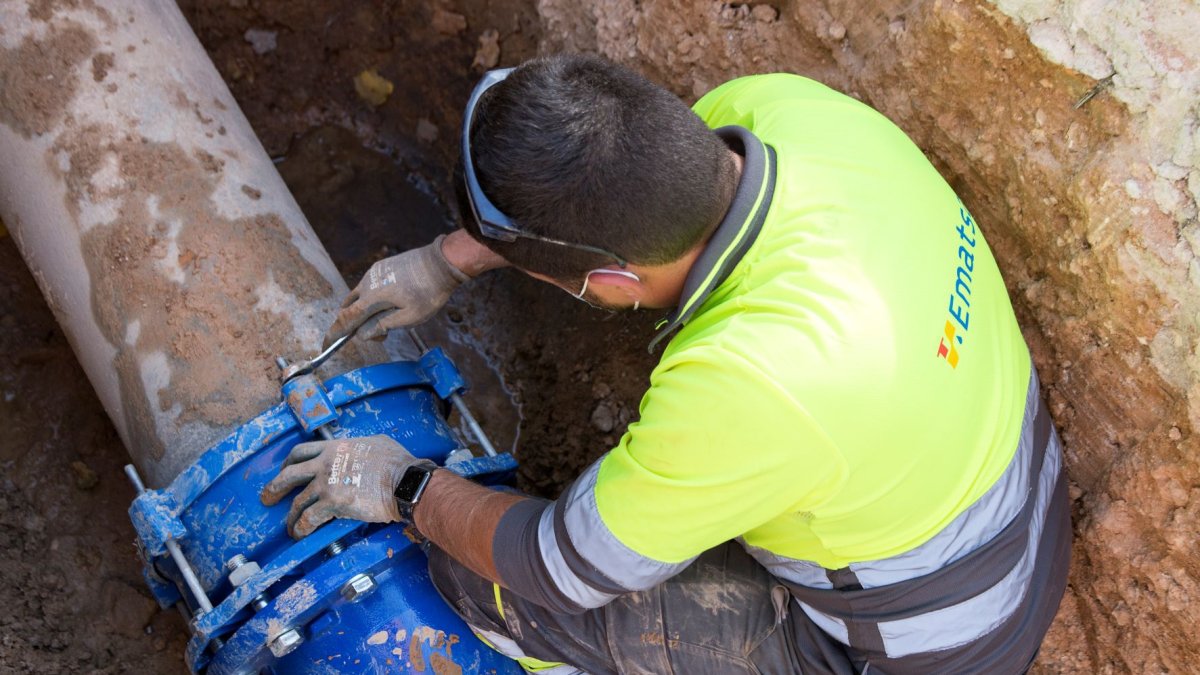 Per segon estiu consecutiu, els operaris portaran polseres de control de temperatura.