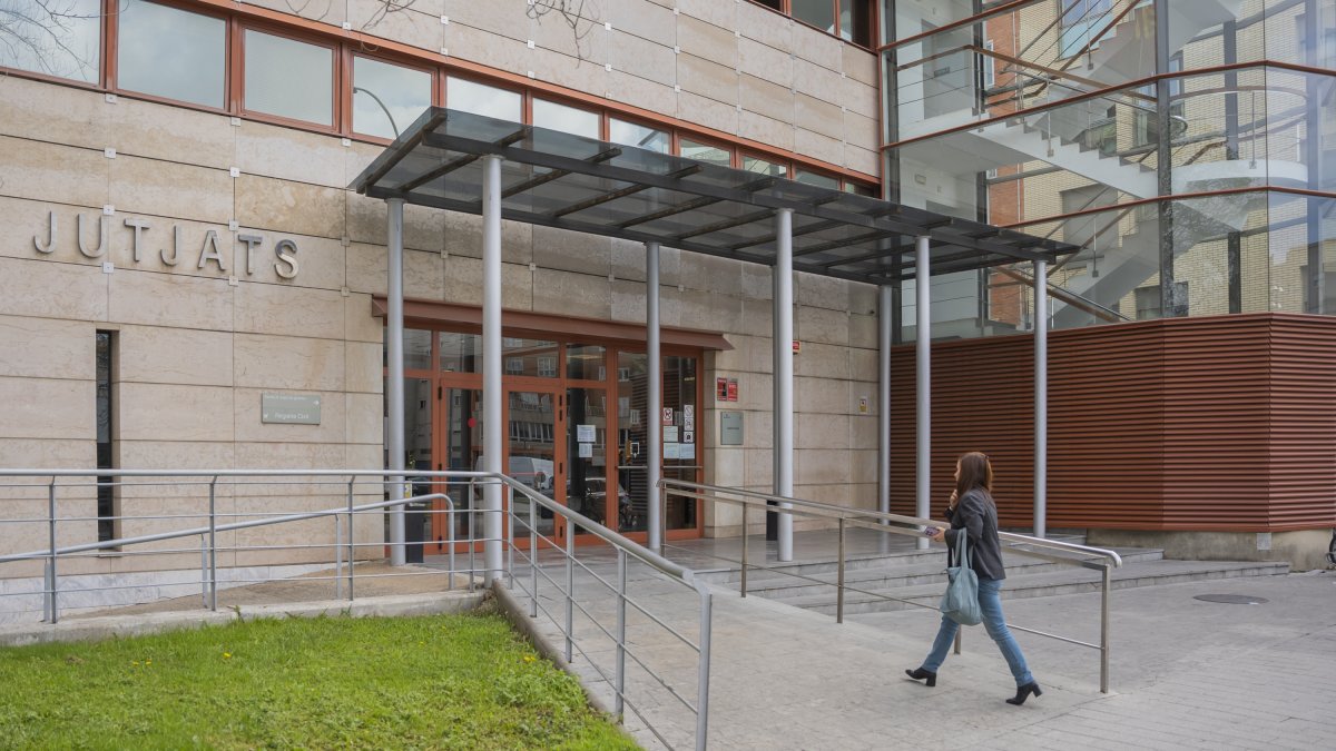 Fotografía de archivo del exterior de los Juzgados de Reus, situados en la avenida de Marià Fortuny. Se considera que el Juzgado 1 del Social está «sobresaturado».