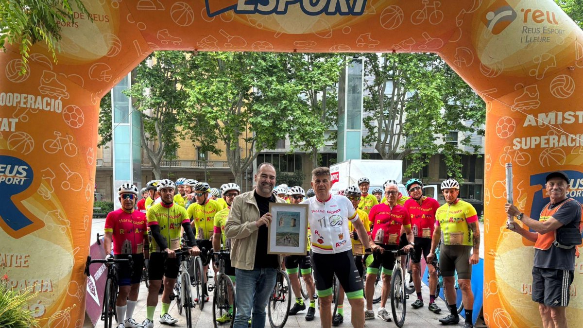 Salida de la marcha ciclista Reus-Alhama de Aragón.