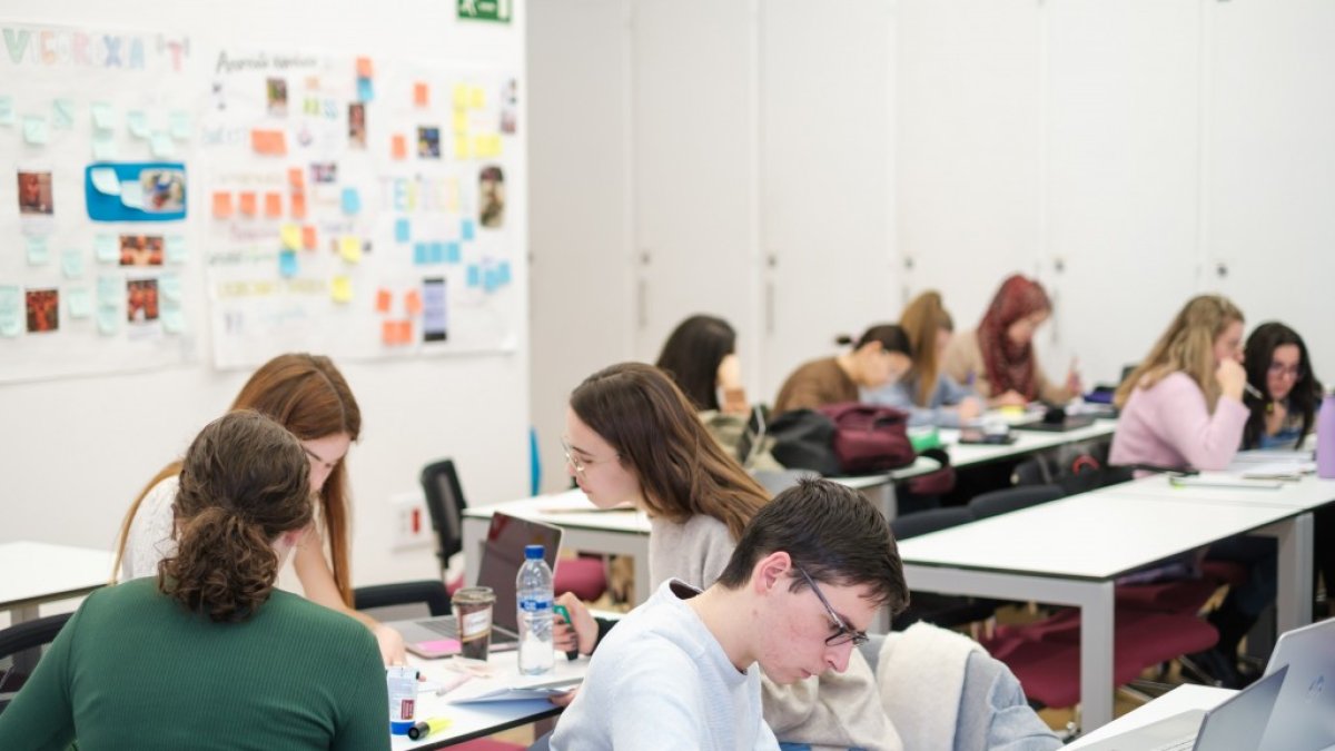 Alumnos en una clases de la URV.