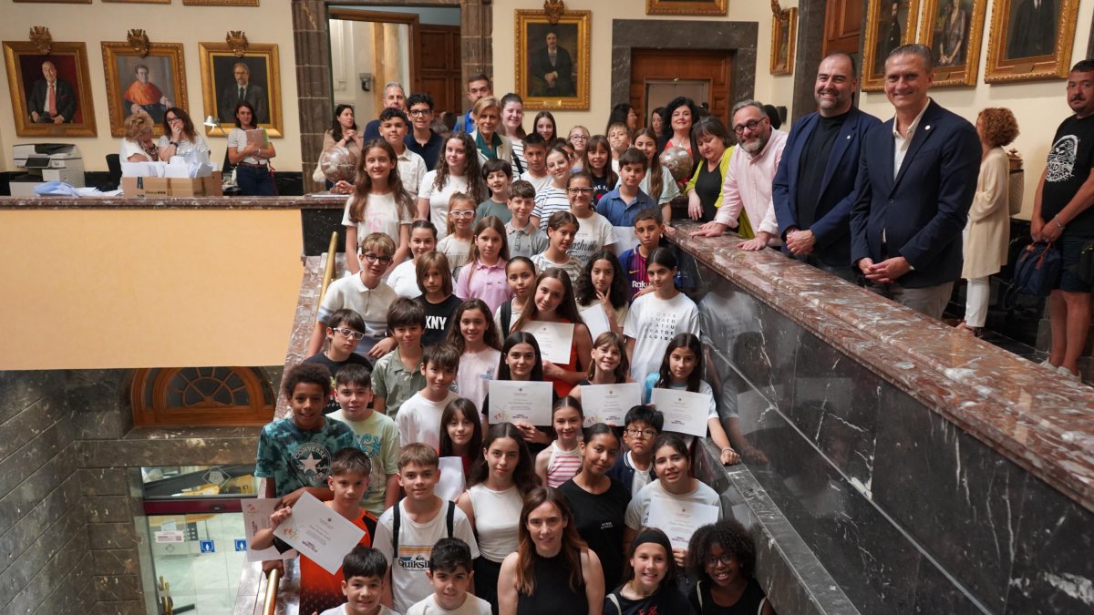 Fotografia de família del Consell Municipal d’Infants Ciutadans 2025.