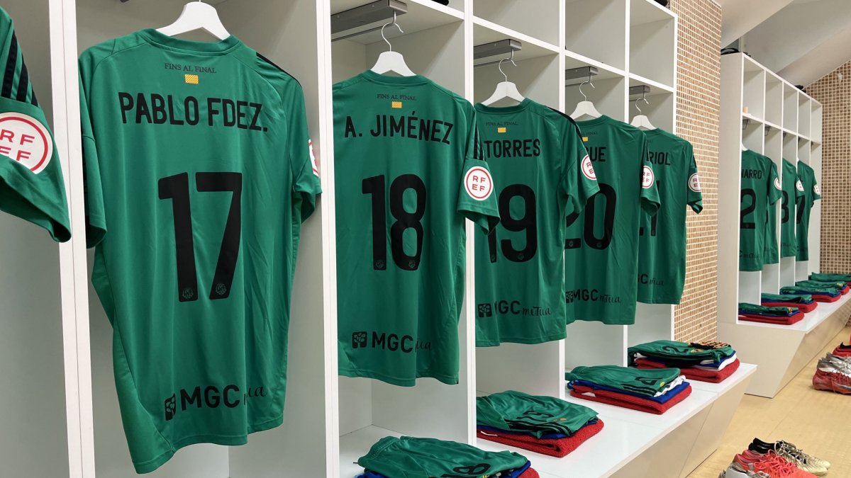 Les samarretes del Nàstic en la prèvia del partit.