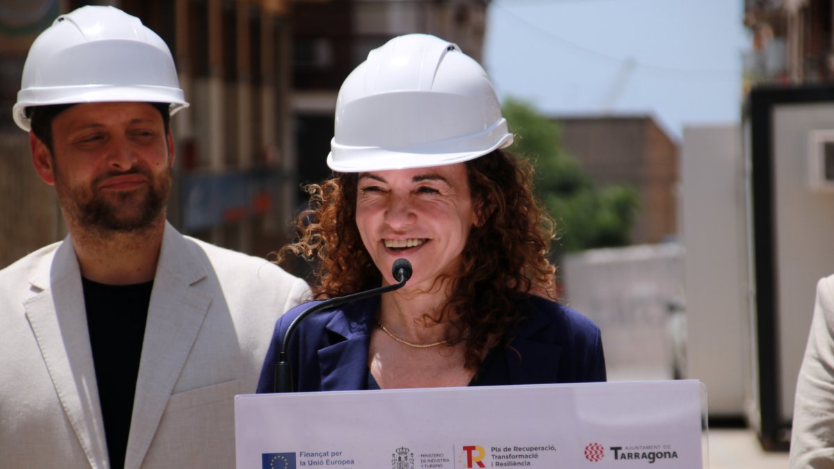 La secretaria de Estado de Turismo, Rosario Sánchez, durante su intervención hecha en la visita de obras al Fòrum de la Colònia de Tàrraco.