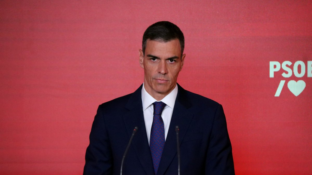 El presidente español y secretario general del PSOE, Pedro Sánchez, en rueda de prensa después de la dimisión de Santos Cerdán.