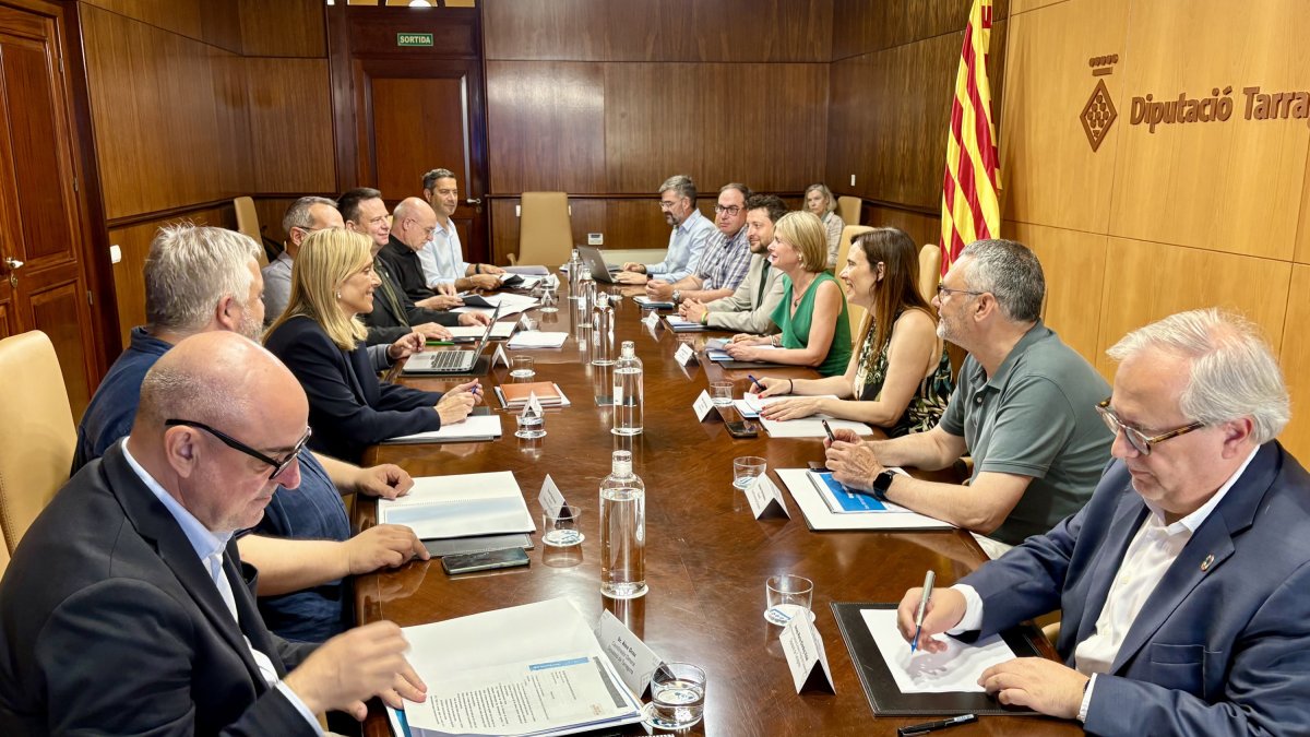 El Grup Impulsor de l’Àrea Metropolitana del Camp de Tarragona es va reunir al Palau de la Diputació.