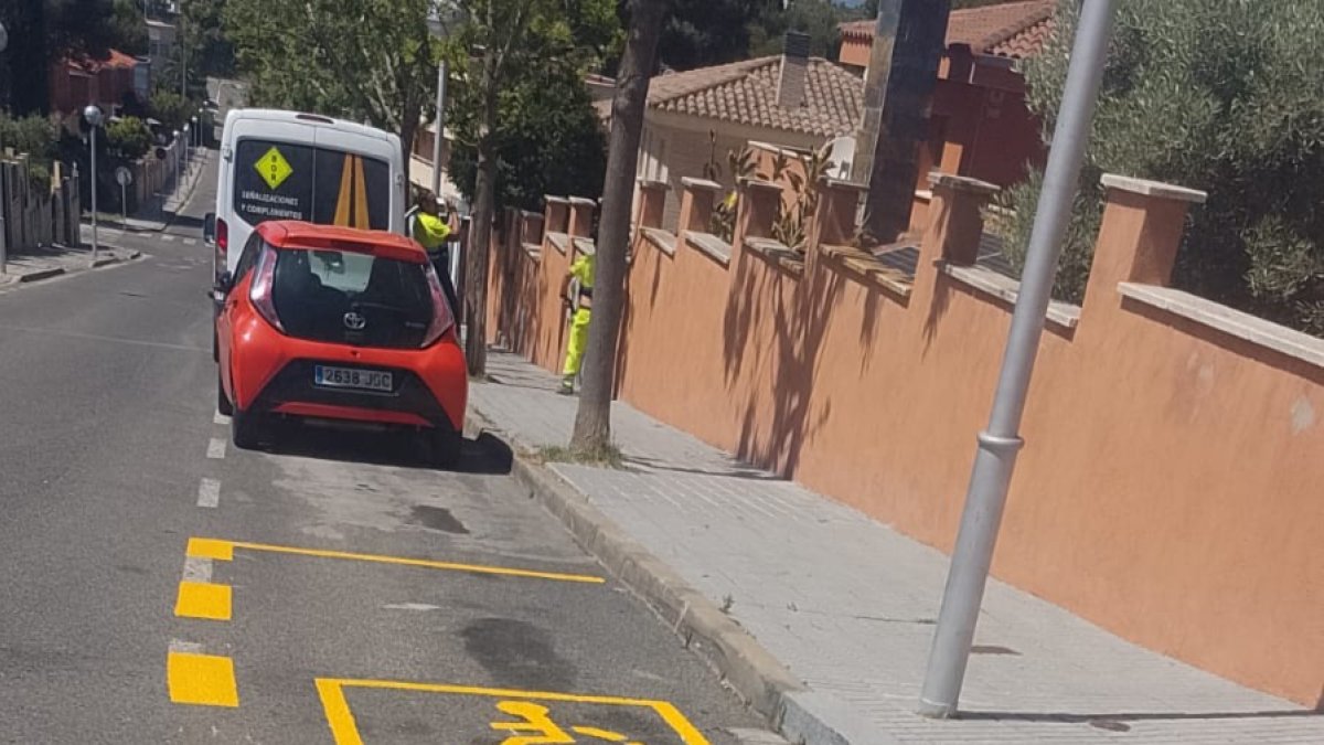 Imagen de una de las nuevas plazas reservadas para personas con movilidad reducida
