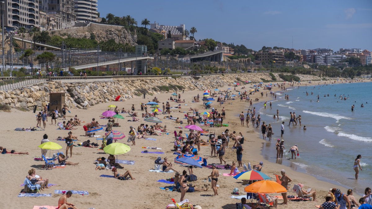 Les professionals alerten que a l’estiu i a la platja s’ha d’anar amb especial cura.