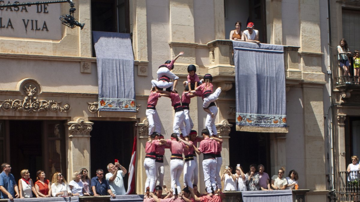 7de9f carregat de la Colla Vella a la plaça del Blat.