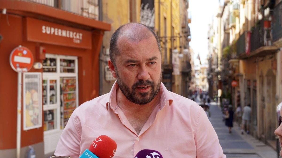 El portavoz adjunto de ERC, Xavi Puig, durante su comparecencia.