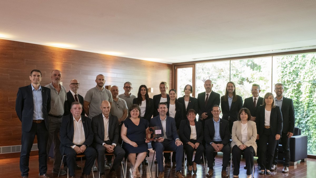 El equipo de FuneCamp, con el galardón.