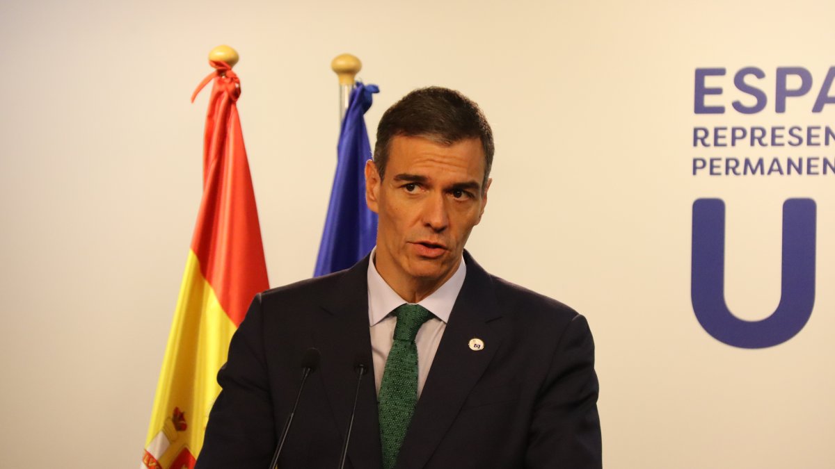 El presidente del gobierno español, Pedro Sánchez, comparece ante los medios en Bruselas