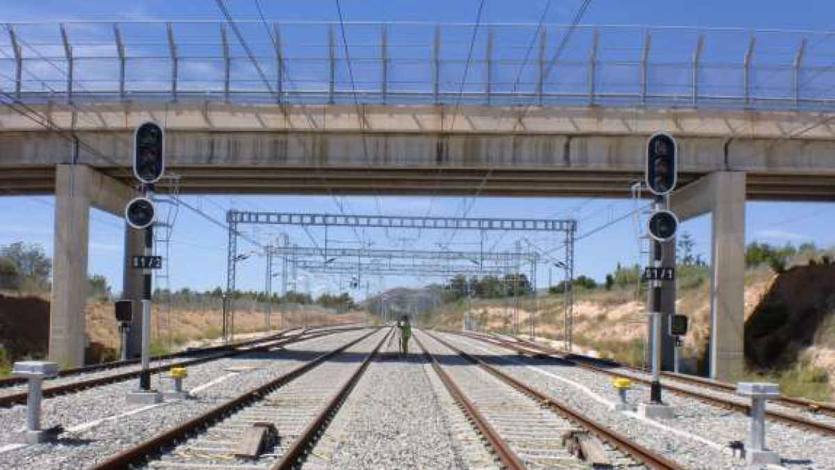 Imatge d’un dels passos superiors en els quals s’actuarà.