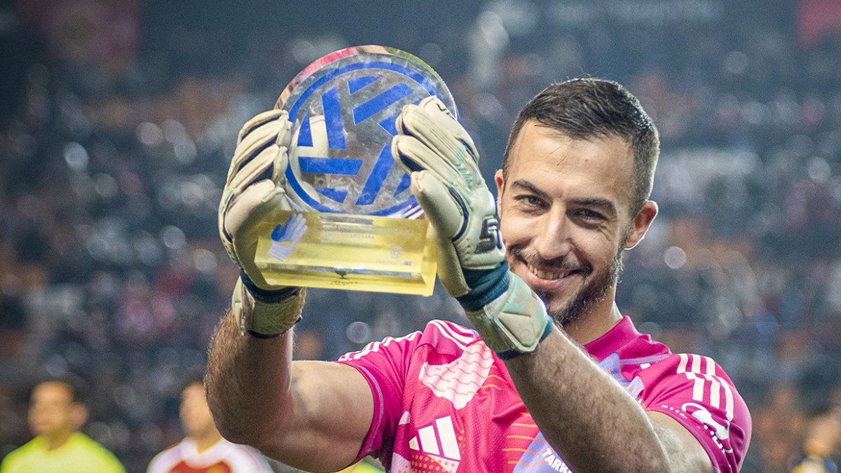 Alberto Varo amb el trofeu Arconada.