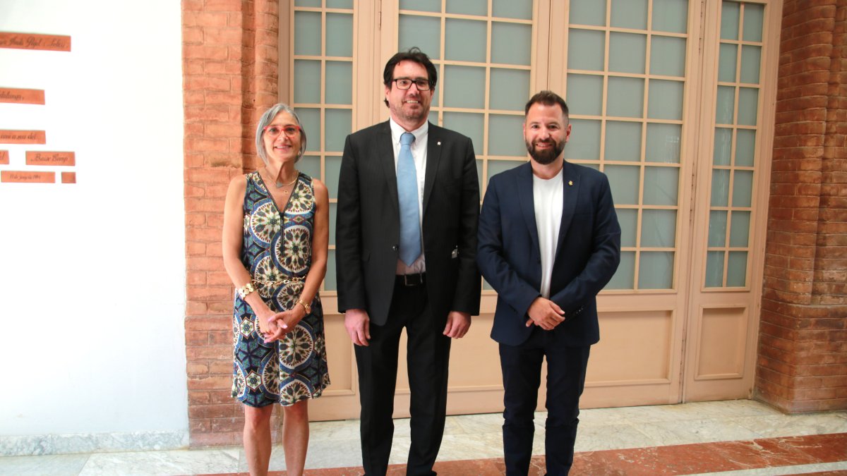 El secretari d'Empresa i Competitivitat, Jaume Baró, acompanyat de membres de l'òrgan de govern del Fons de Transició Nuclear després de la reunió celebrada al Consell Comarcal del Baix Camp.