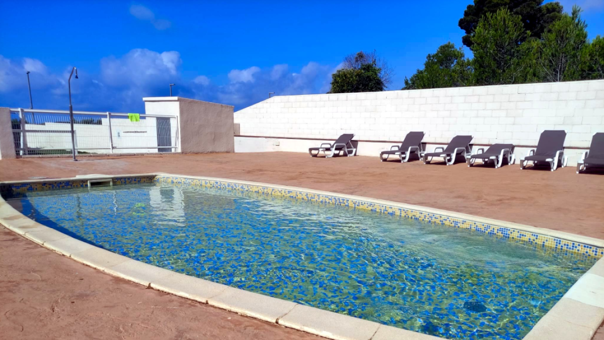 Imagen de archivo de la piscina pequeña.