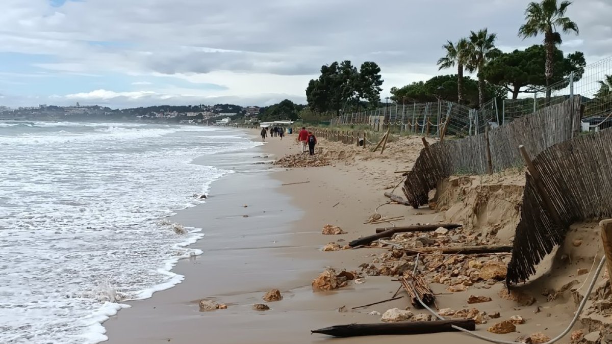 La Platja Llarga després del temporal de la borrasca Martinho.