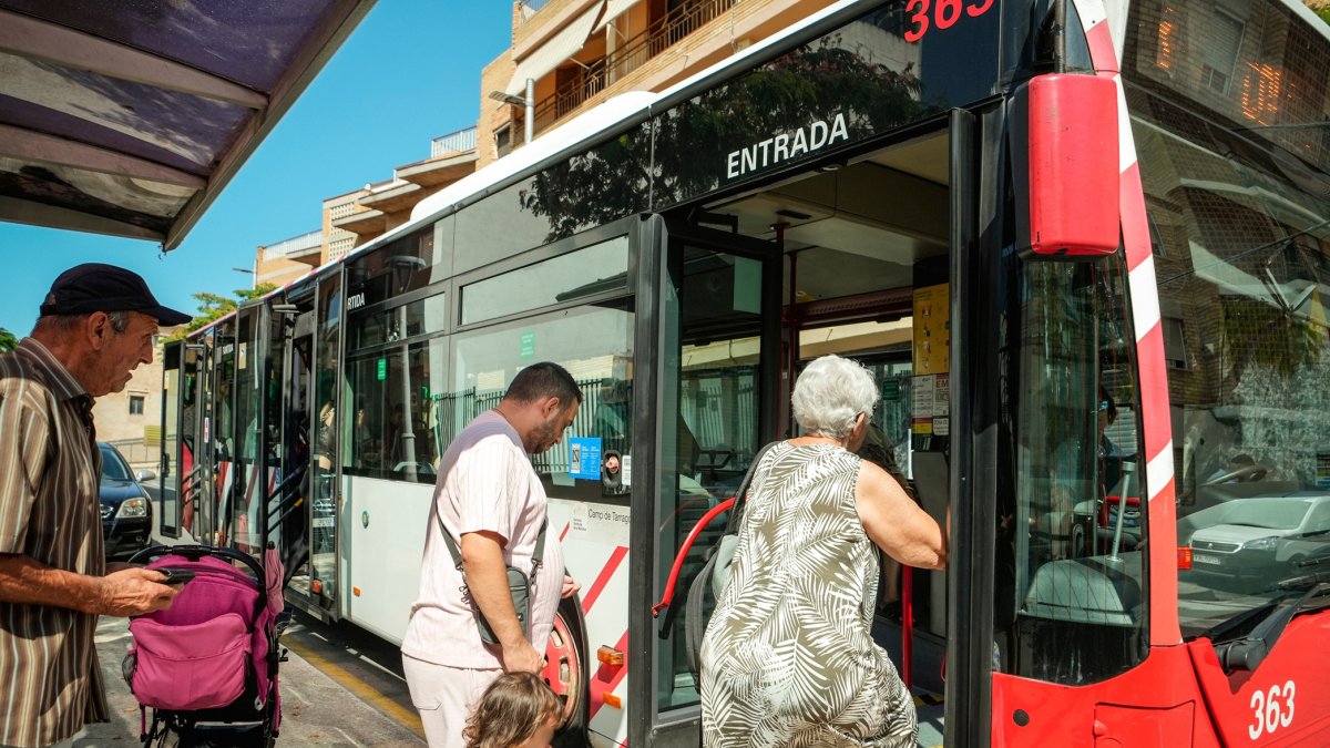 Imagen de un bus de la EMT.