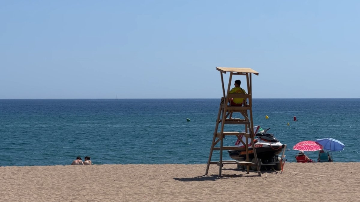 La torre de vigilancia acuática de la playa de Pals