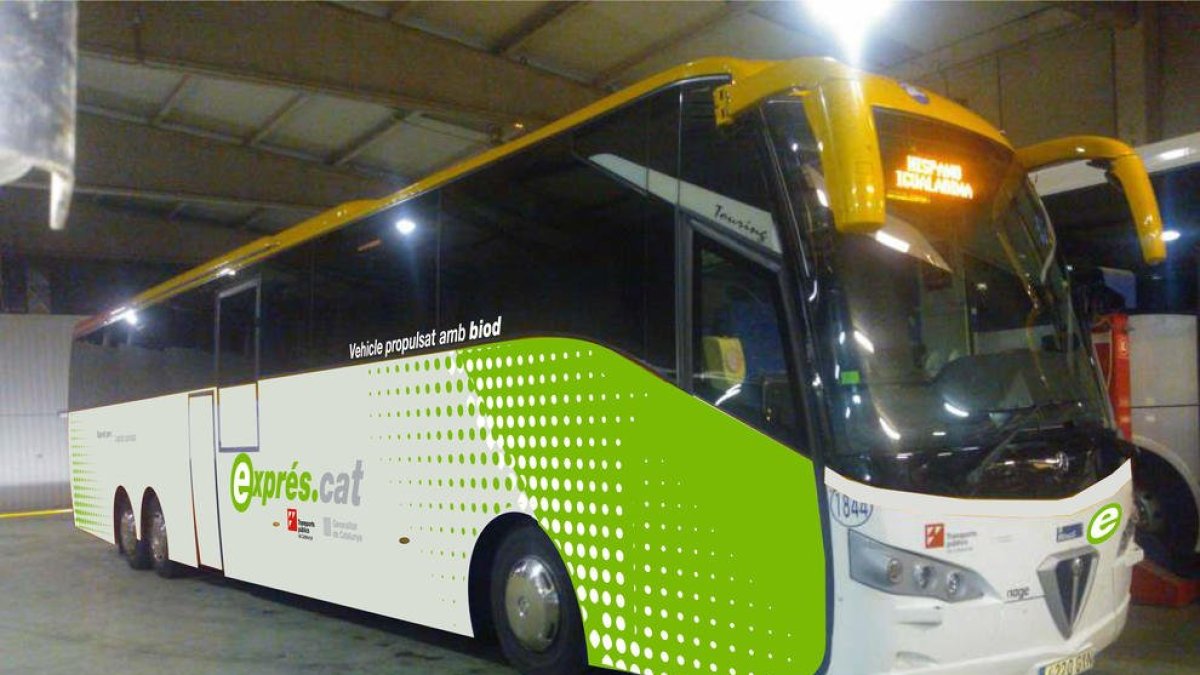 Imagen de un autobús exprès.cat