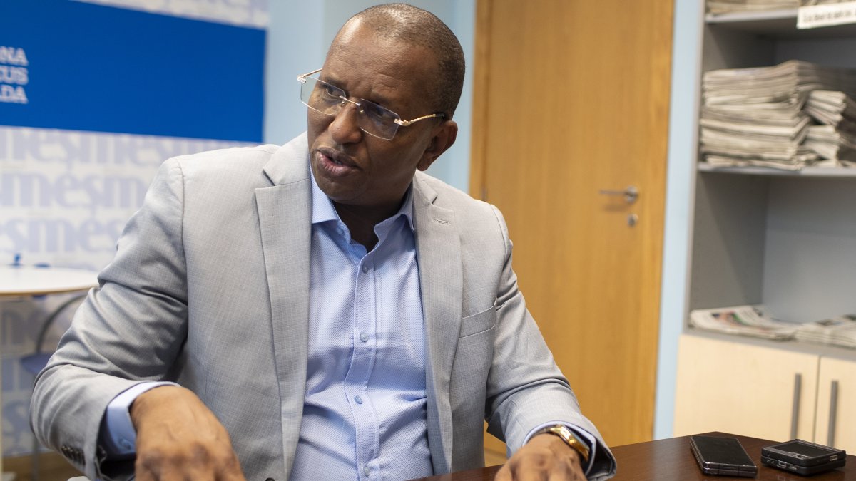 Oury Bailo Diallo en las oficinas del Diario Más.