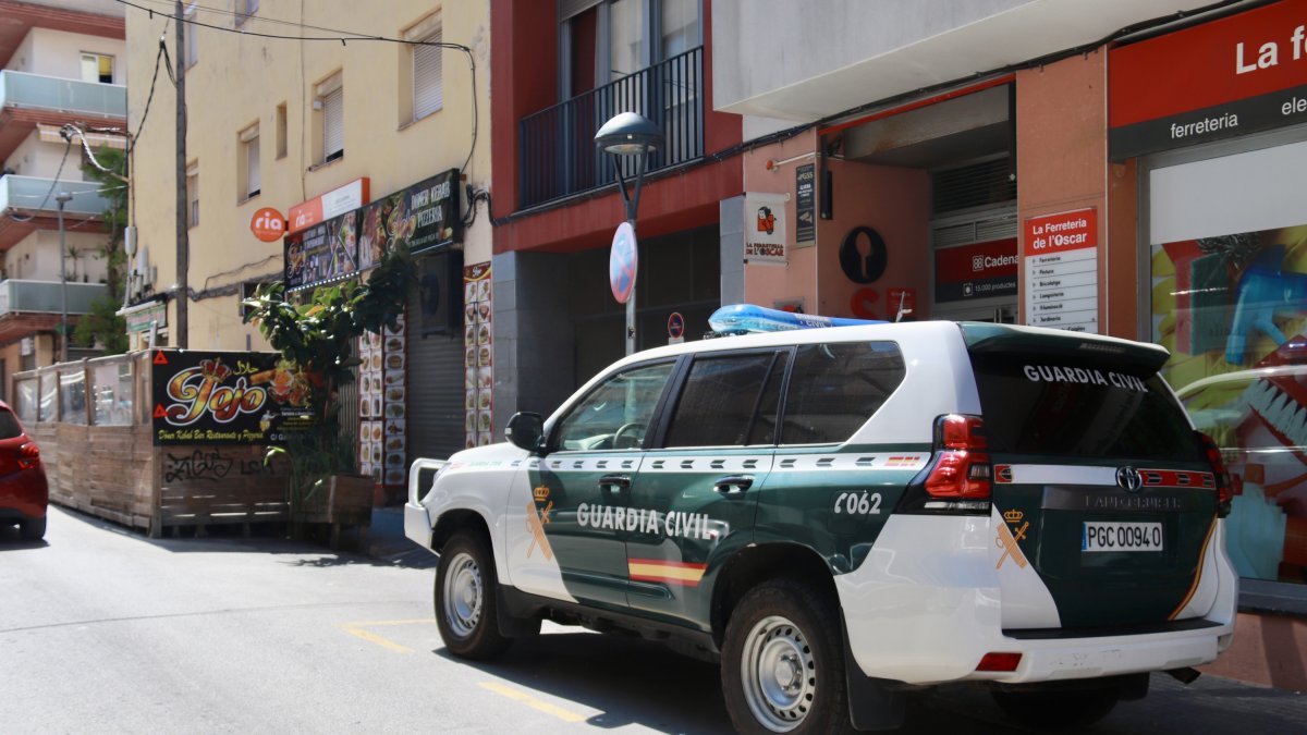 Operatiu de la Guàrdia Civil a Cubelles en el marc del desmantellament d’un grup criminal d’explotació de persones.