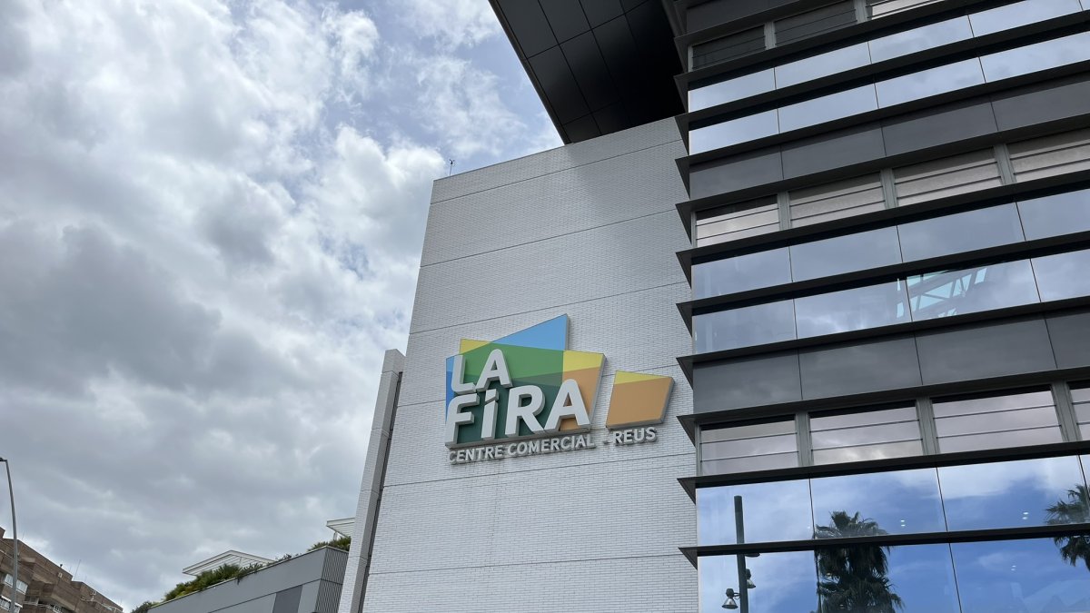 Fachada de la Fira Centro Comercial de Reus.