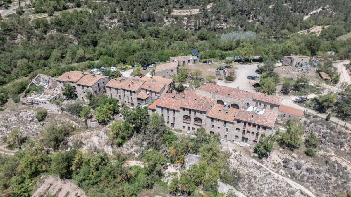 Vista aèria del poble naturista d’El Fonoll.