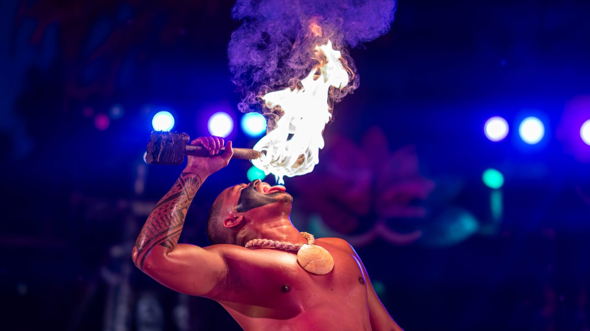 El espectáculo Noches de Fuego en Tahití de PortAventura World