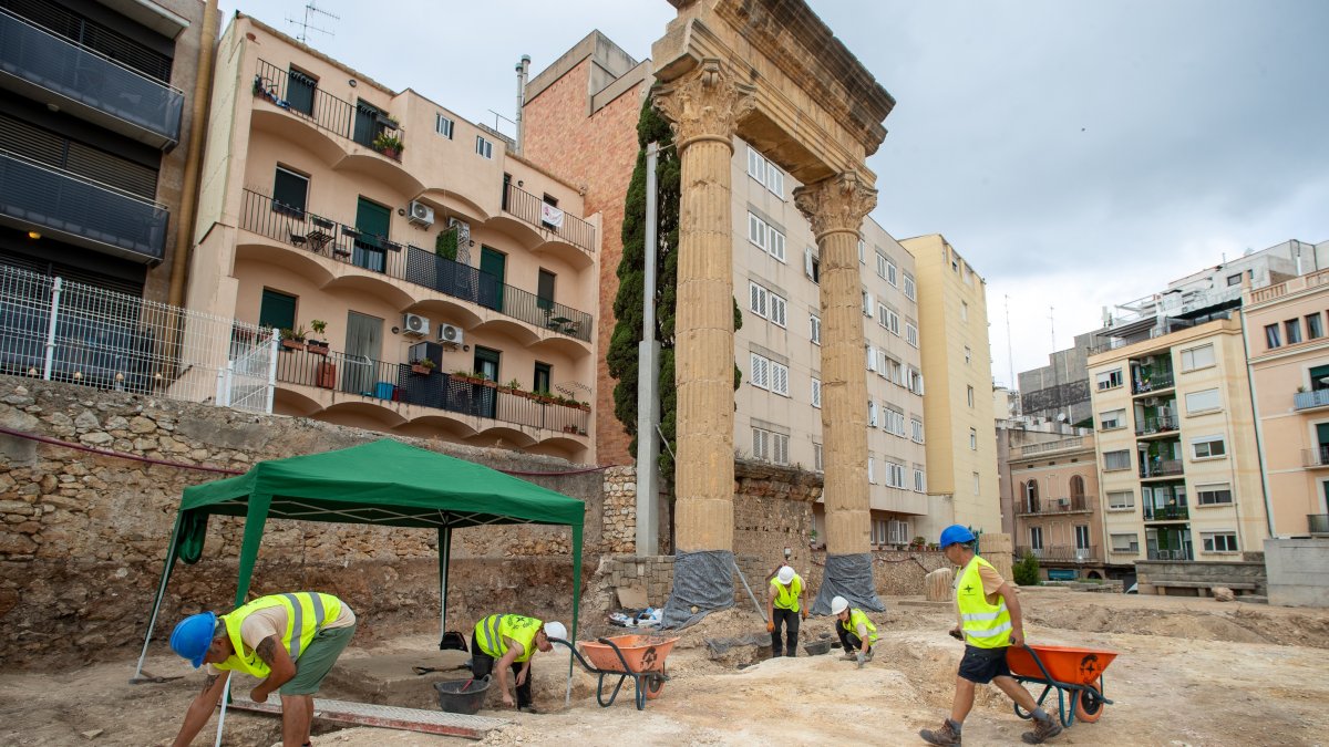 Amb els treballs es pretén que els visitants puguin distingir les diferents capes superposades gràcies a l’ús de graves i elements explicatius.