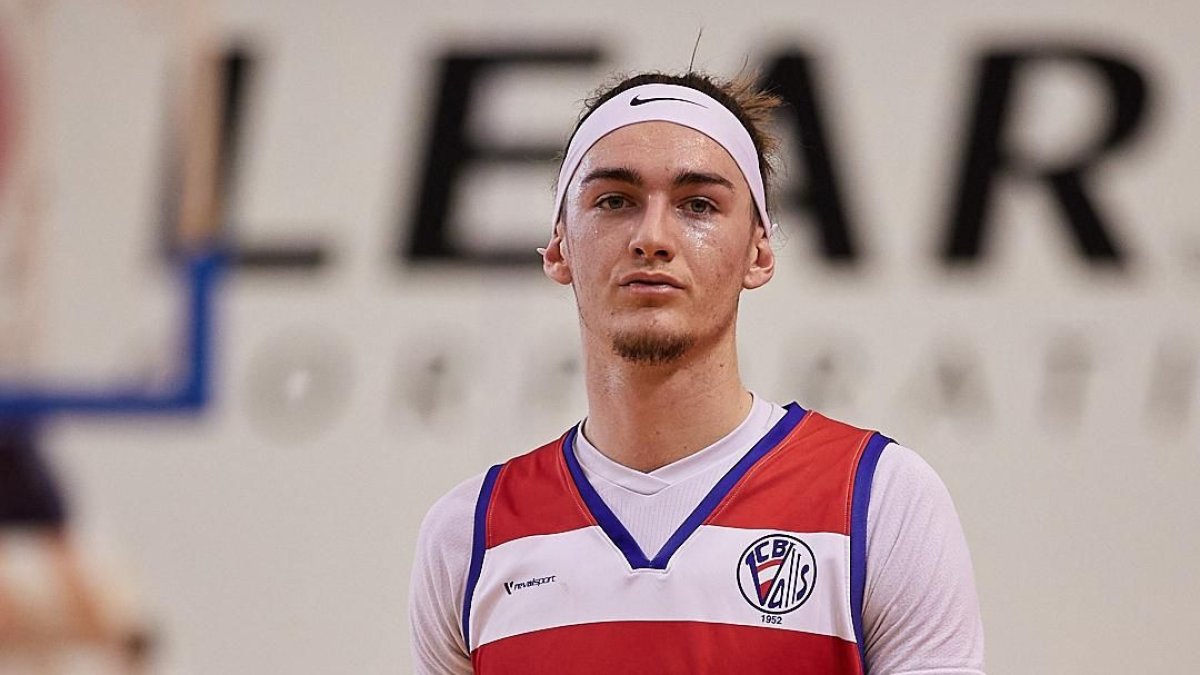 Adrià Trouvé durante un partido con la camiseta del CB Valls.