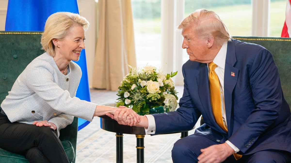 Reunió entre la presidenta de la Comissió Europea, Ursula von der Leyen, i el president dels Estats Units, Donald Trump, a Escòcia.