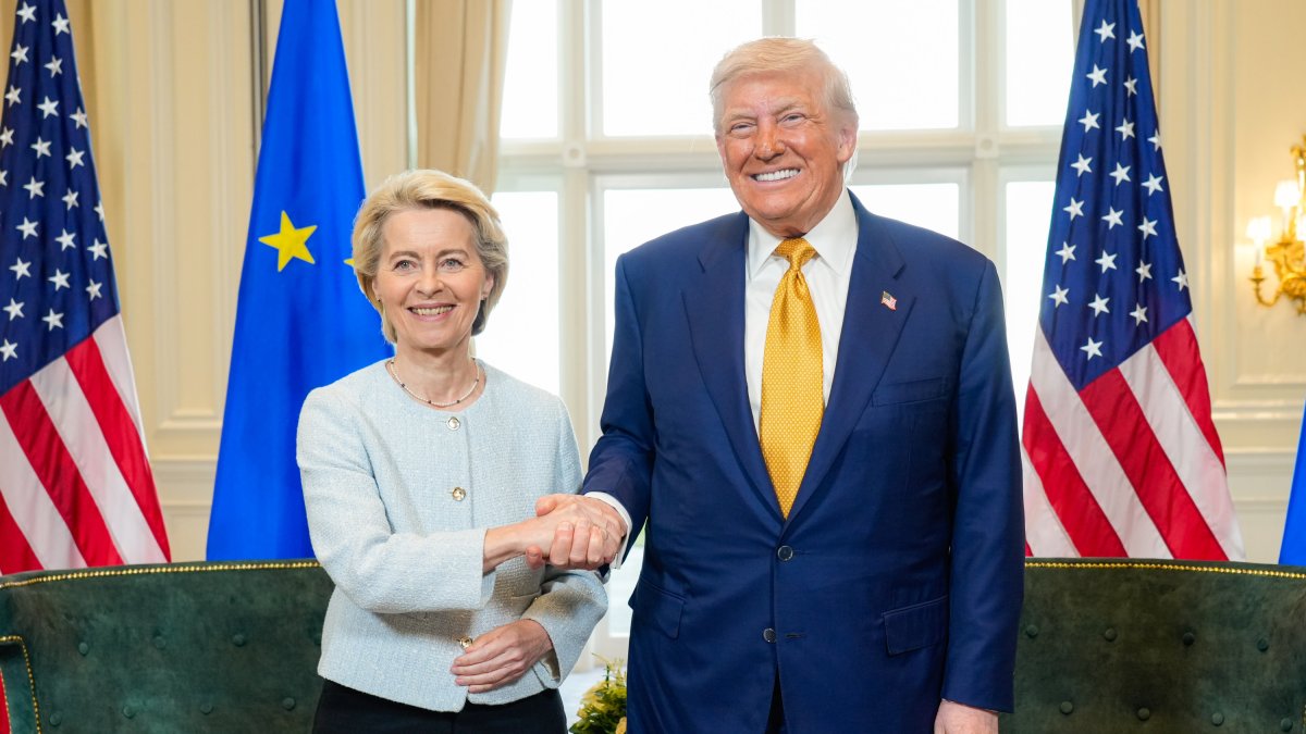 Reunió entre la presidenta de la Comissió Europea, Ursula von der Leyen, i el president dels Estats Units, Donald Trump, a Escòcia