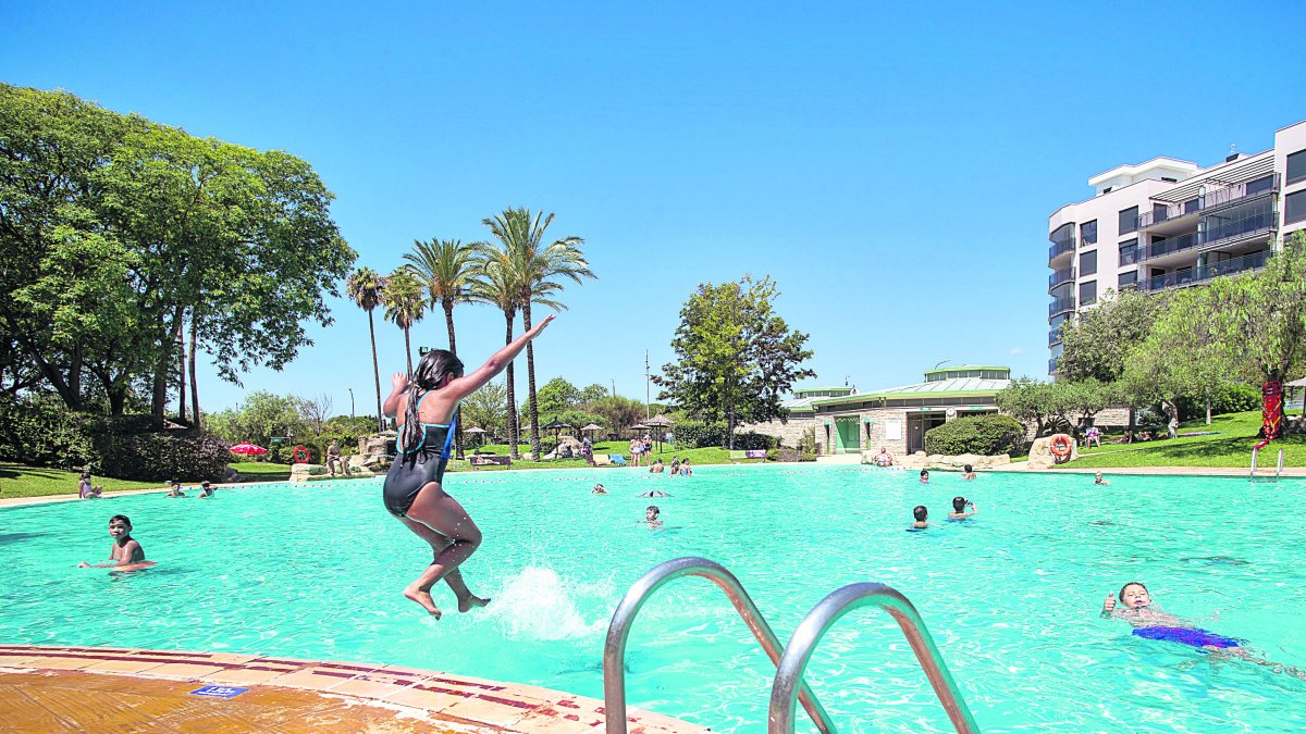 Fotografia de les instal·lacions municipals del parc dels Capellans.