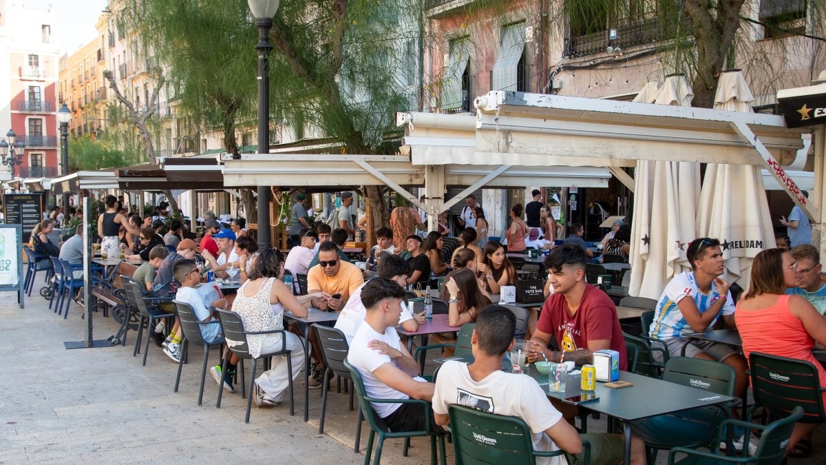 Les terrazas de la plaza están en el centro de la polémica. 9
