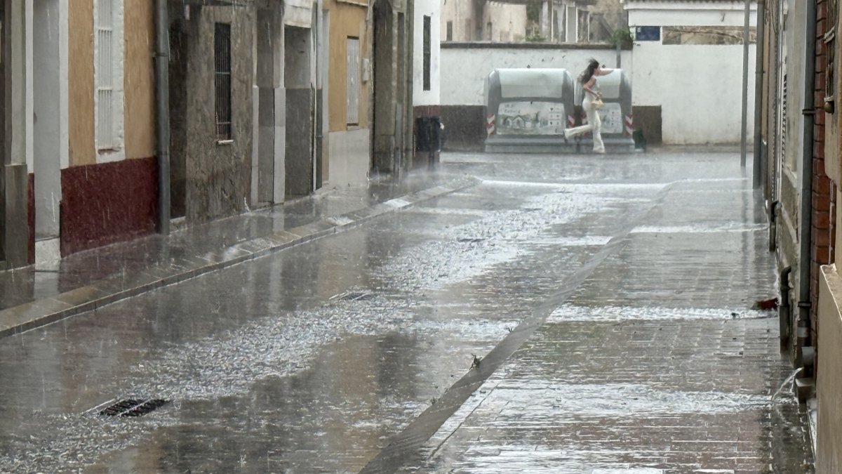 Imagen de archivo de una calle durante un episodio de lluvia.