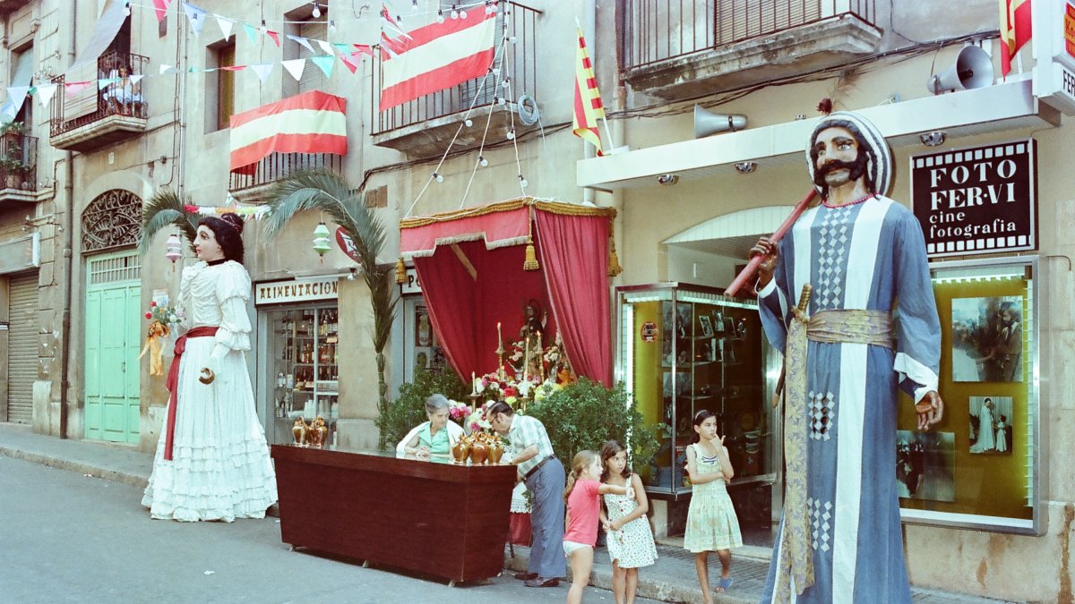 Imagen de los Gegants Vells de Tarragona el año 1977.