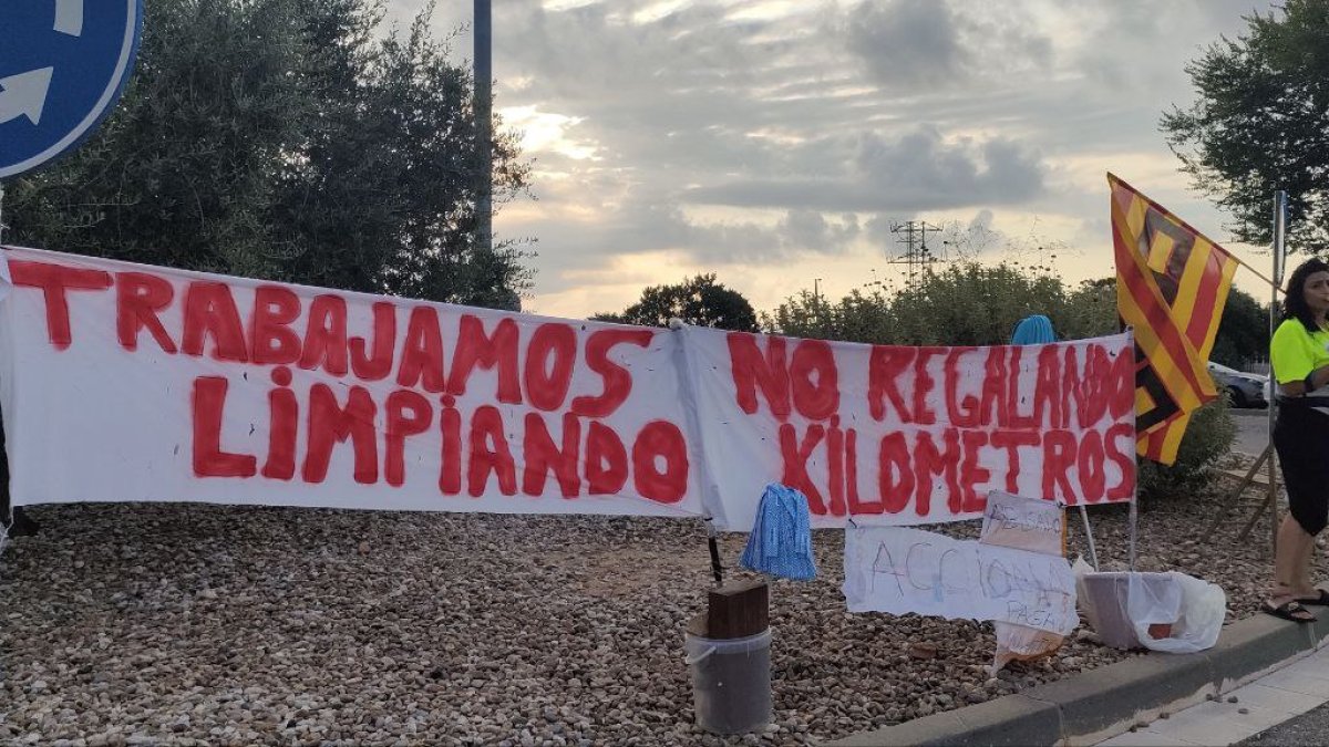 Imagen de la jornada de huelga en las puertas de IDIADA.