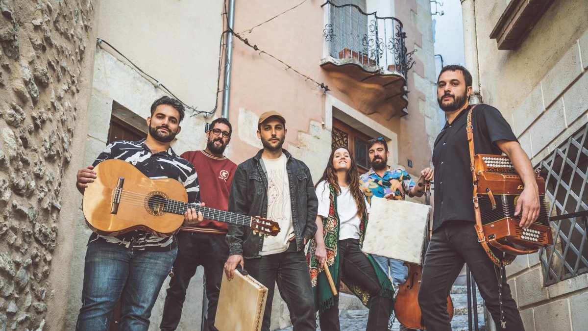 Imagen del grupo Sons d’Embat, encargados de empezar el festival esta noche en la plaza del Tívoli.