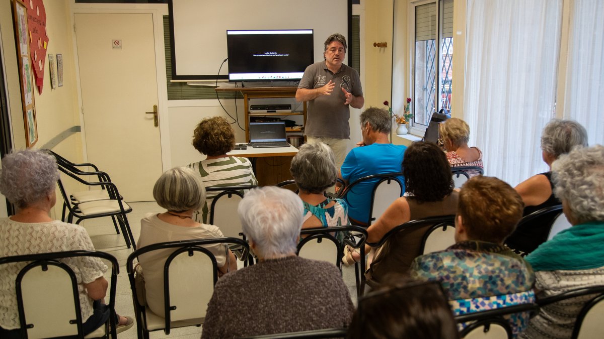 Imatge de la segona trobada amb els veïns del sud, organitzada per escoltar les seves propostes i inquietuds.
