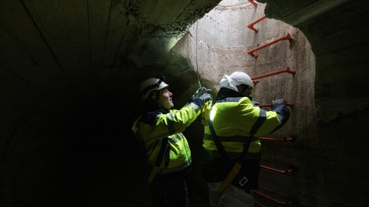 Fotografia d’arxiu d’una actuació d’operaris de la divisió Aigües de Reus.