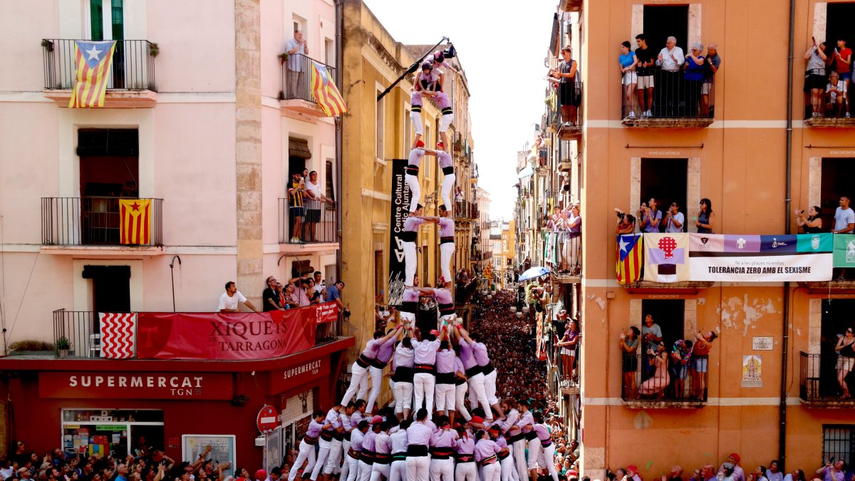2 de 9 amb folre i manilles de la Jove de Tarragona per la diada de Sant Magí- ACN