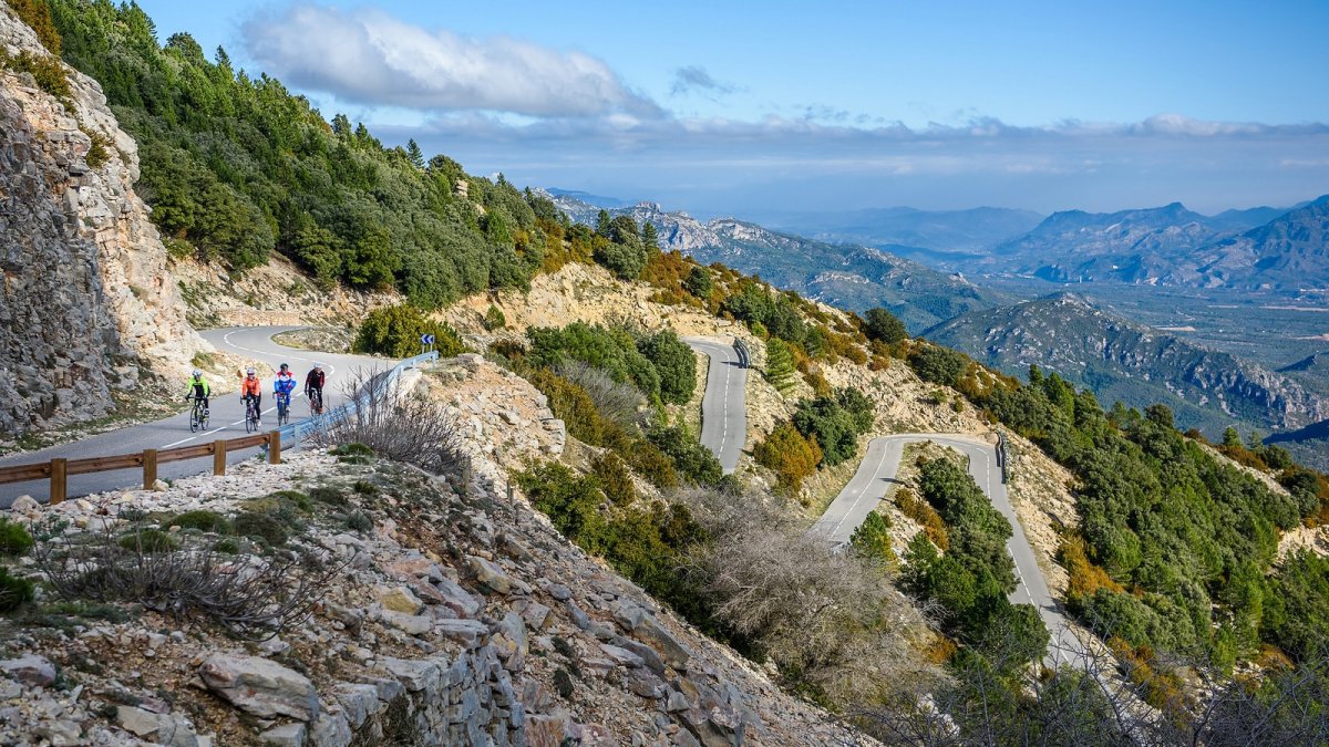 Imagen de un ascenso en bicicleta al Mont Caro.