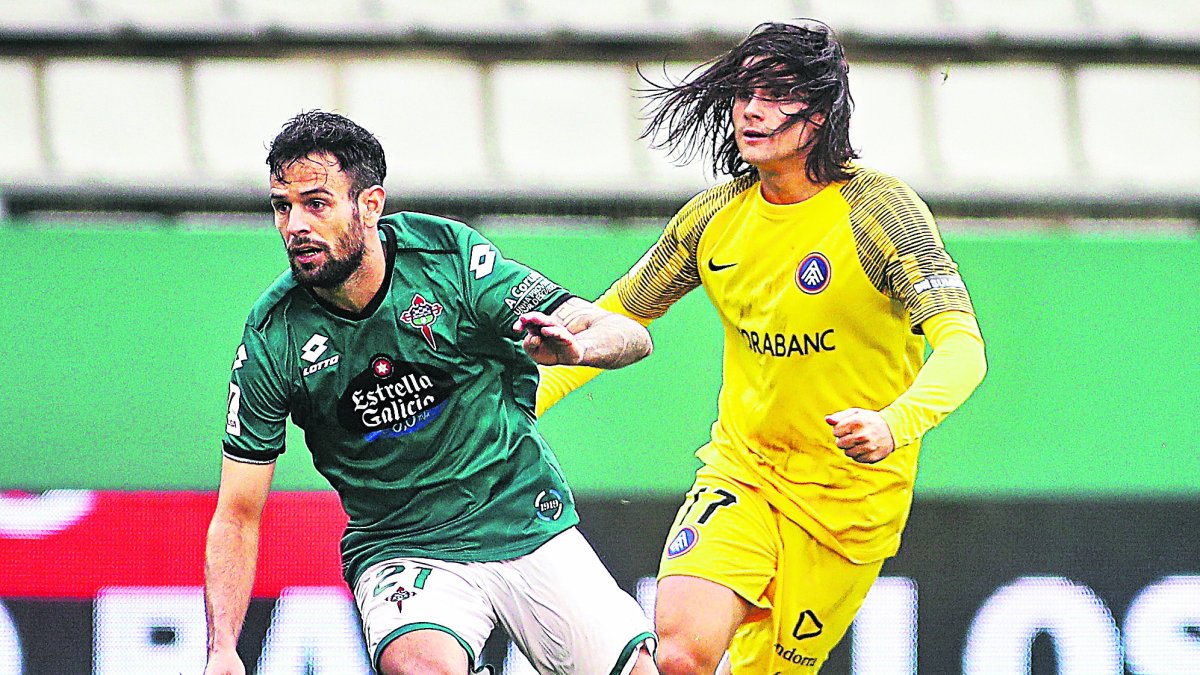 Moi Delgado durant la seva etapa al Racing de Ferrol en un duel contra l’Andorra.