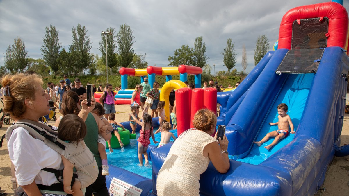 Ayer se volvieron a programar actividades con agua como la fiesta de la espuma y los toboganes de agua.